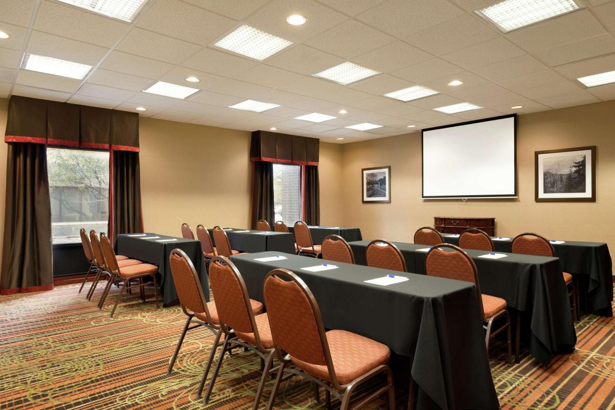 Hampton Inn Wichita Falls-Sikes Senter Mall Экстерьер фото